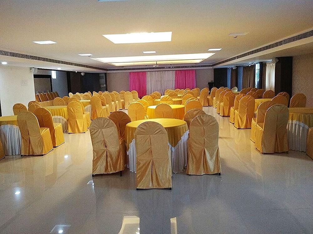 ฮอลิเดย์ เรซิเดนซี Hotel โคอิมบาทอร์ ภายนอก รูปภาพ