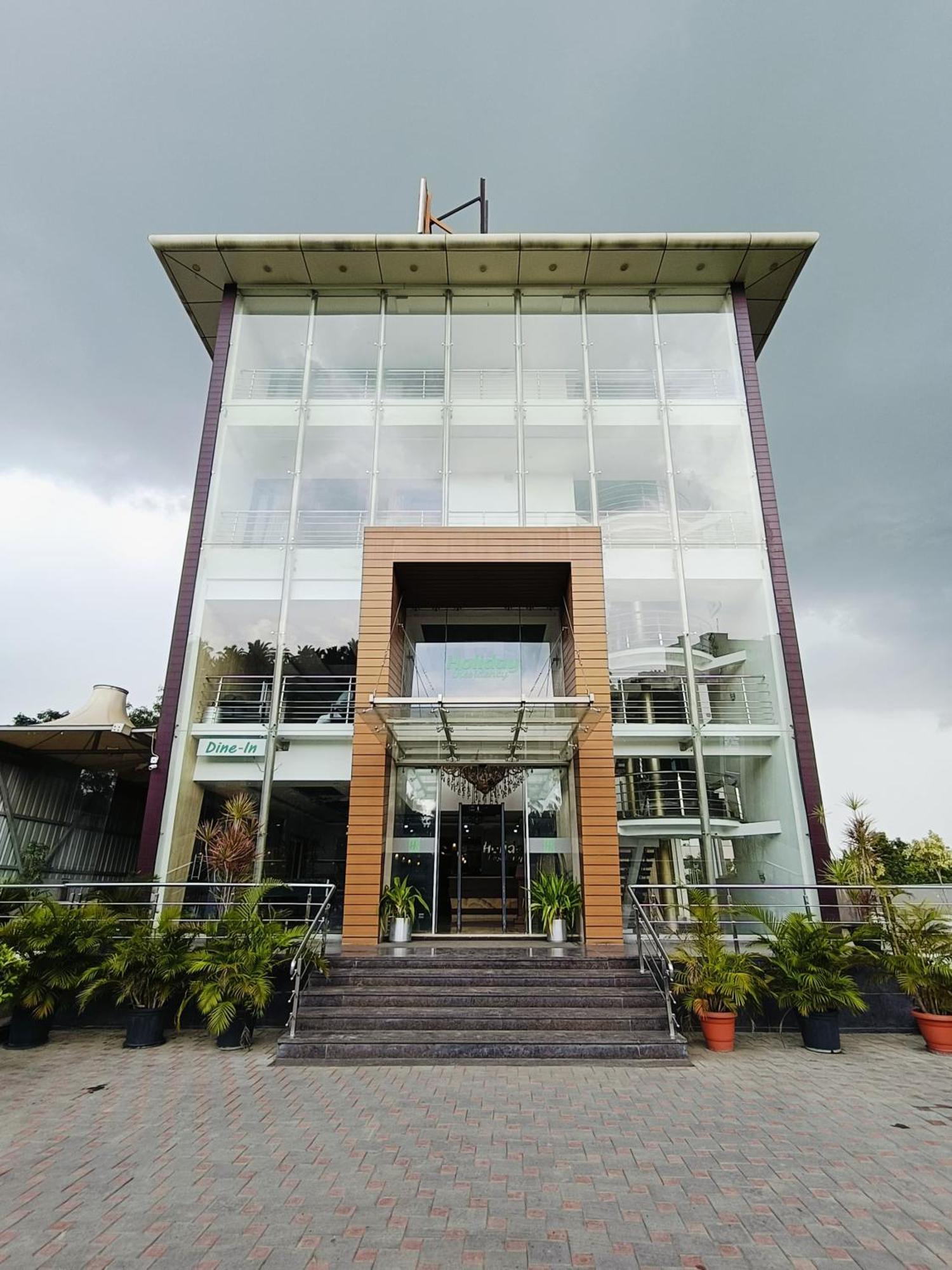 ฮอลิเดย์ เรซิเดนซี Hotel โคอิมบาทอร์ ภายนอก รูปภาพ