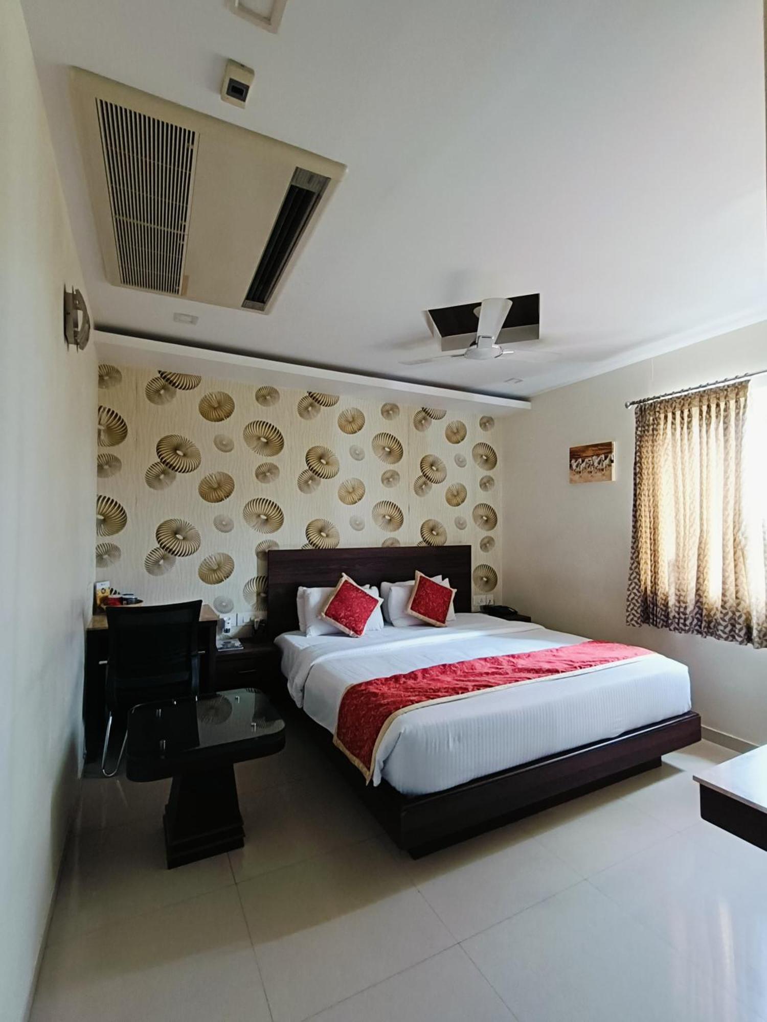 ฮอลิเดย์ เรซิเดนซี Hotel โคอิมบาทอร์ ภายนอก รูปภาพ