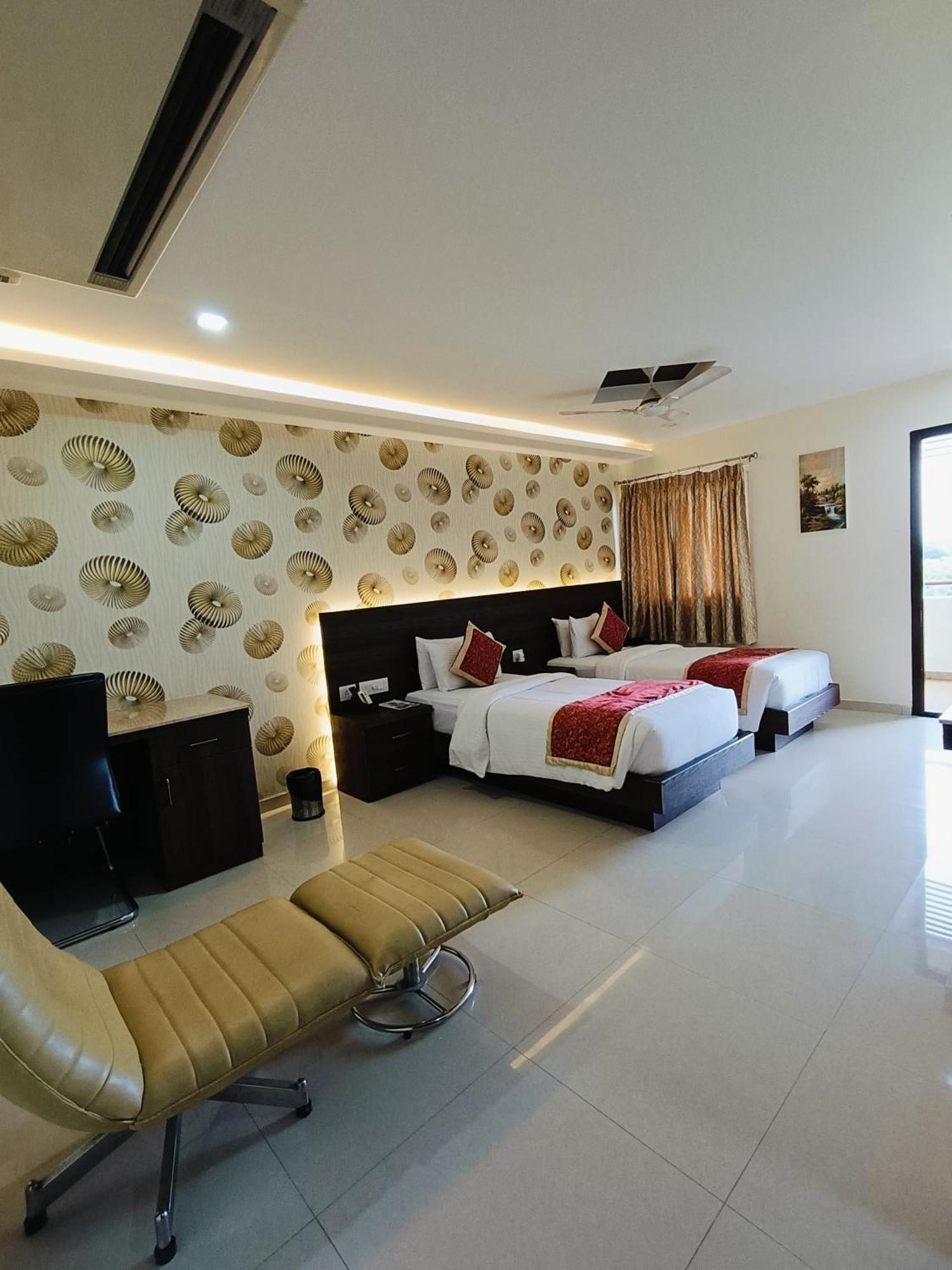 ฮอลิเดย์ เรซิเดนซี Hotel โคอิมบาทอร์ ภายนอก รูปภาพ